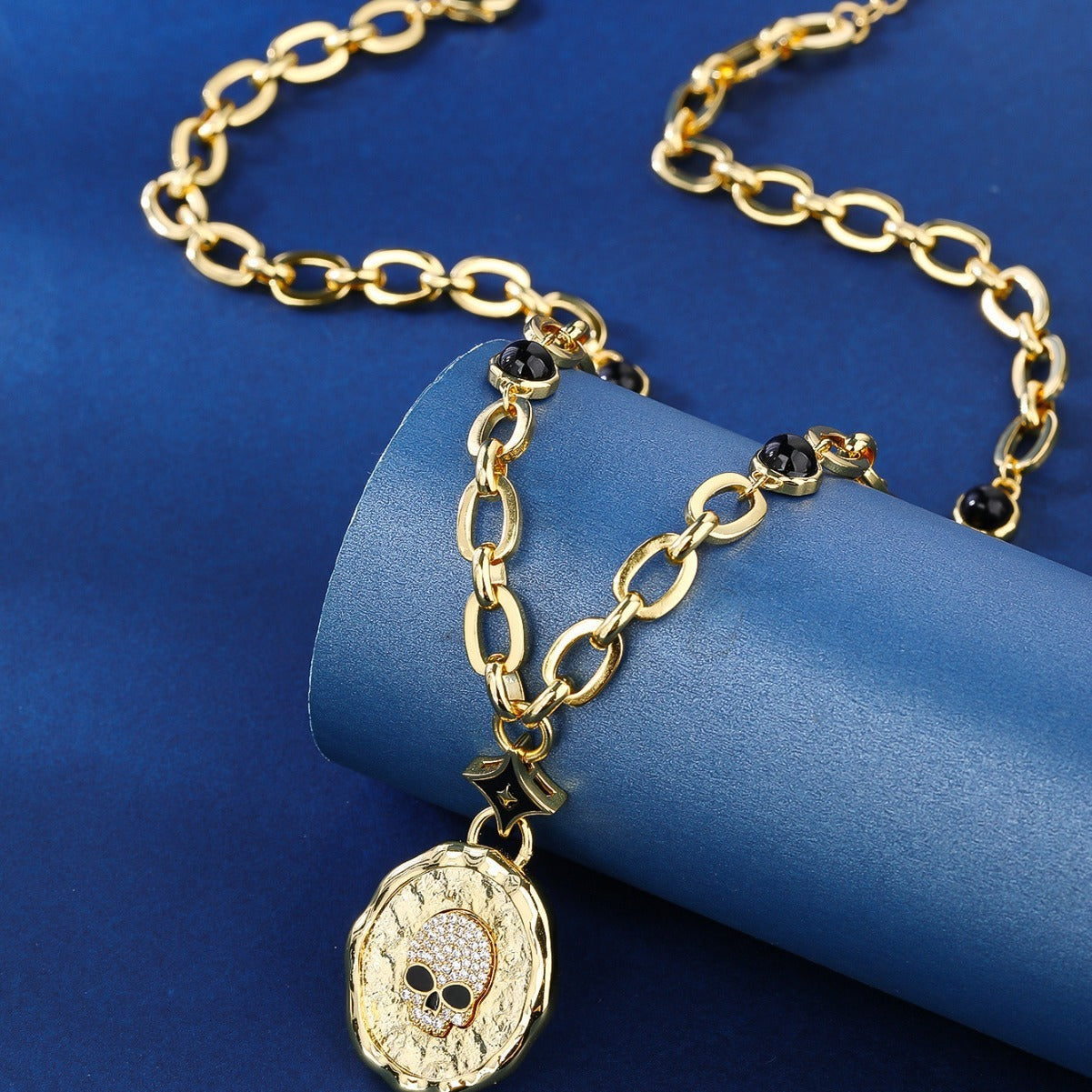 Original Design Temperament Personality Retro Bone Round Brand Zircon Clavicle High-grade Hip-hop Necklace Women's Necklace Tide